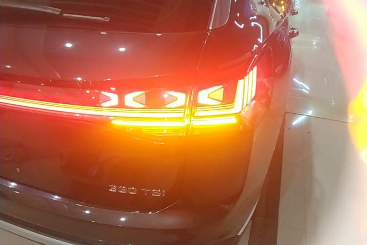 Used Volkswagen Tayron 2024 330TSI Two-Wheel Drive Luxury Plus Advanced Version Right Rear Taillight