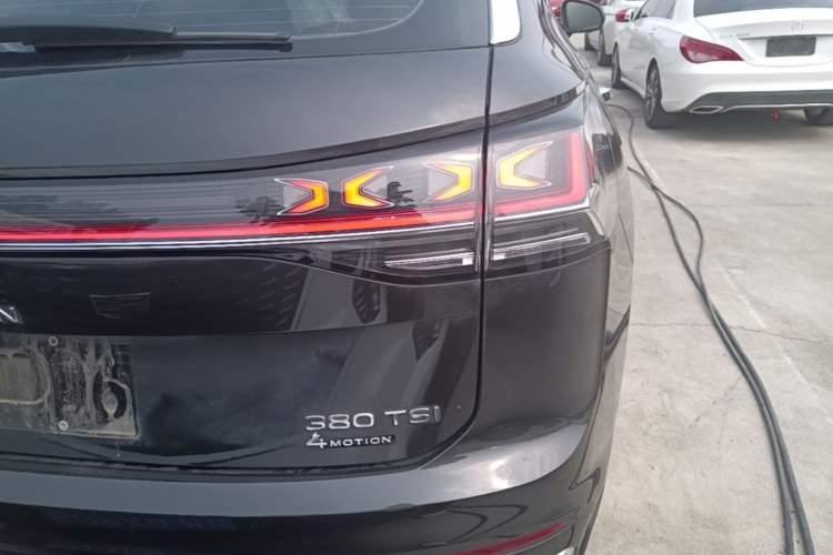 Used Volkswagen Tayron 2024 380TSI All-Wheel Drive R-Line Pro Smart Edition Right Rear Taillight