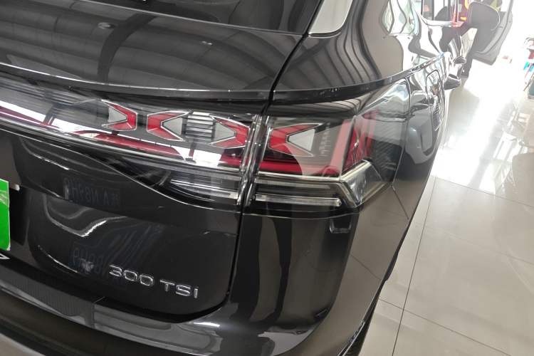 Used Volkswagen Tayron 2024 300TSI Two-Wheel-Drive Luxury Plus Advanced Version Right Rear Taillight
