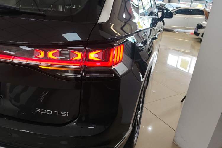 Used Volkswagen Tayron 2024 300TSI Two-Wheel-Drive Luxury Plus Advanced Version Right Rear Taillight
