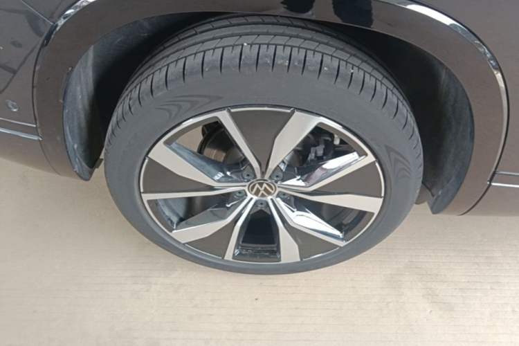 Used Volkswagen Tayron 2024 380TSI All-Wheel Drive R-Line Pro Smart Edition Right Rear Wheel Hub