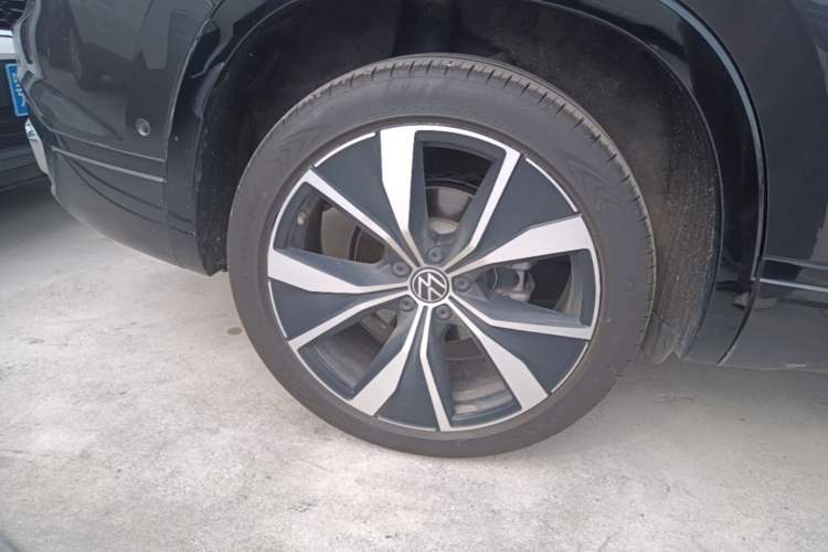 Used Volkswagen Tayron 2024 380TSI All-Wheel Drive R-Line Pro Smart Edition Right Rear Wheel Hub