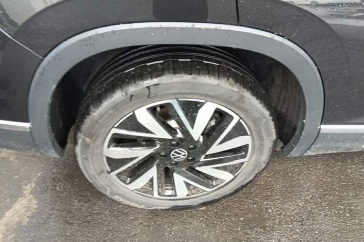 Used Volkswagen Tayron 2024 300TSI Two-Wheel-Drive Luxury Plus Advanced Version Right Rear Wheel Hub