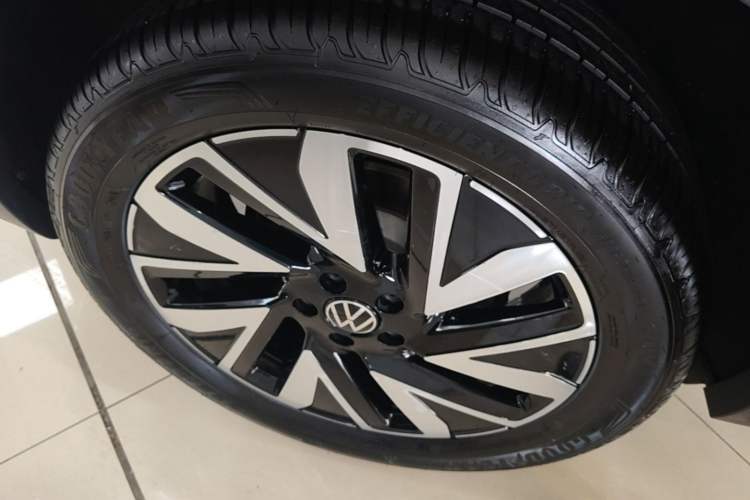 Used Volkswagen Tayron 2024 300TSI Two-Wheel-Drive Luxury Plus Advanced Version Right Rear Wheel Hub