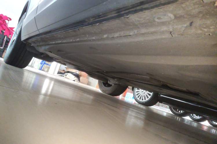 Used Volkswagen Tayron 2024 300TSI Two-Wheel-Drive Luxury Plus Advanced Version Right Side Sill