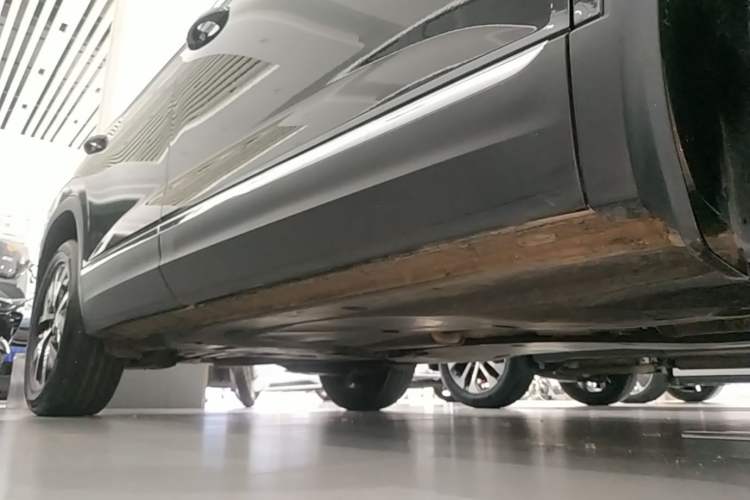 Used Volkswagen Tayron 2024 330TSI Two-Wheel Drive Luxury Plus Advanced Version Right Side Sill