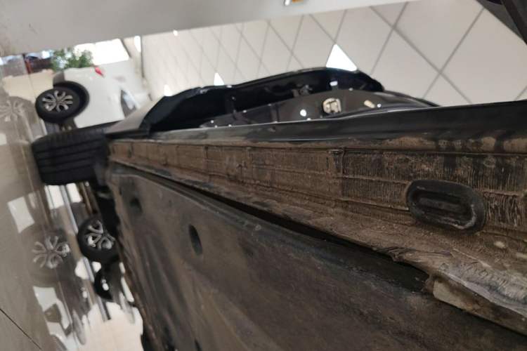 Used Volkswagen Tayron 2024 300TSI Two-Wheel-Drive Luxury Plus Advanced Version Right Side Sill