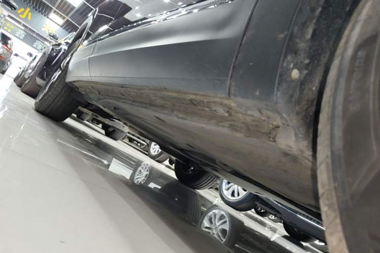 Used Volkswagen Tayron 2024 330TSI Two-Wheel Drive Luxury Plus Advanced Version Right Side Sill