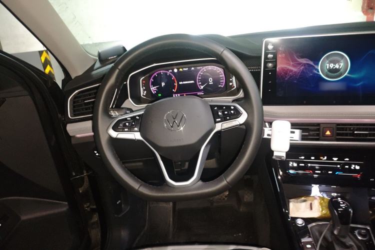 Used Volkswagen Tayron 2024 300TSI Two-Wheel-Drive Luxury Plus Advanced Version Steering Wheel