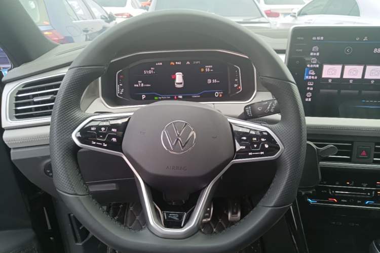 Used Volkswagen Tayron 2024 380TSI All-Wheel Drive R-Line Pro Smart Edition Steering Wheel