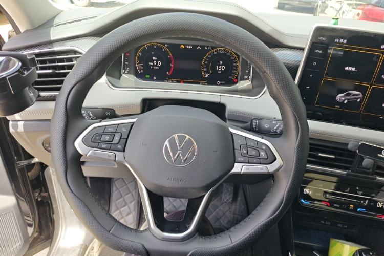 Used Volkswagen Tayron 2024 300TSI Two-Wheel-Drive Luxury Plus Advanced Version Steering Wheel