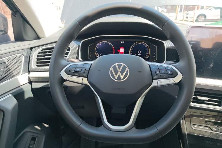 Used Volkswagen Tayron 2024 300TSI Two-Wheel-Drive Luxury Plus Advanced Version Steering Wheel