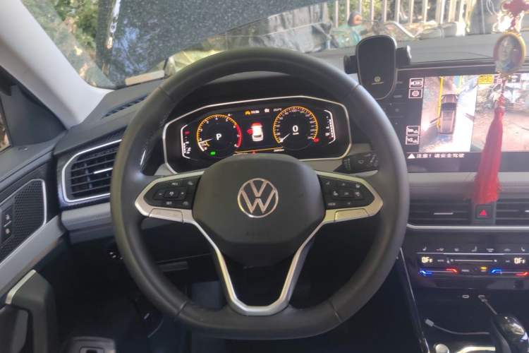 Used Volkswagen Tayron 2024 300TSI Two-Wheel-Drive Luxury Plus Advanced Version Steering Wheel