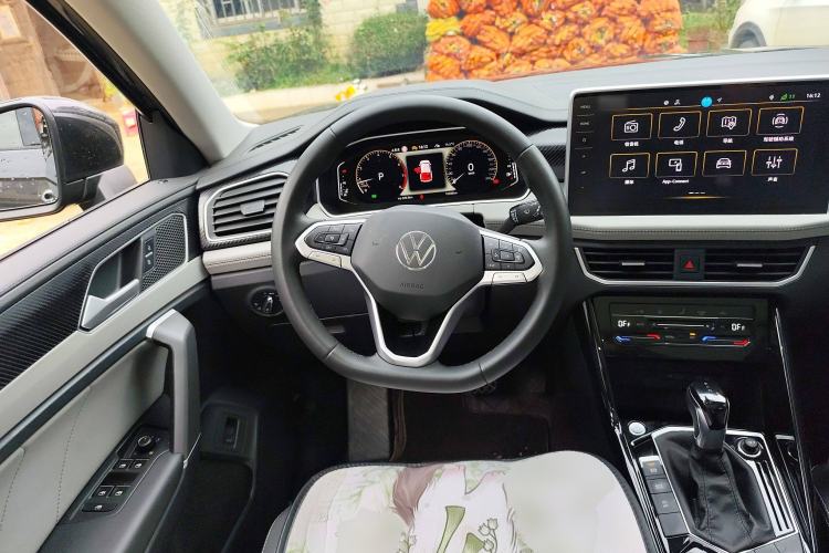 Used Volkswagen Tayron 2024 300TSI Two-Wheel-Drive Luxury Plus Advanced Version Steering Wheel