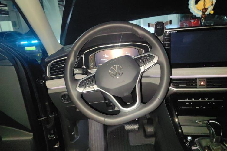 Used Volkswagen Tayron 2024 300TSI Two-Wheel-Drive Luxury Plus Advanced Version Steering Wheel