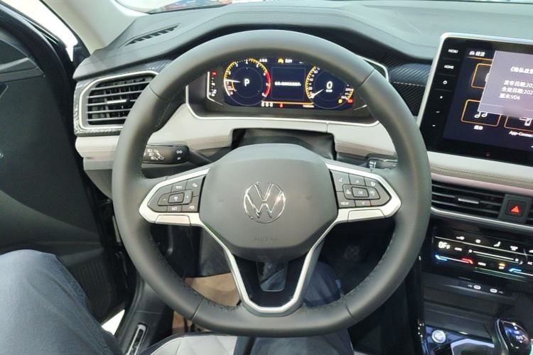 Used Volkswagen Tayron 2024 330TSI Two-Wheel Drive Luxury Plus Advanced Version Steering Wheel