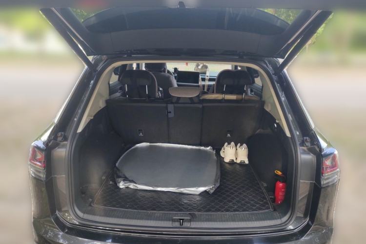 Used Volkswagen Tayron 2024 300TSI Two-Wheel-Drive Luxury Plus Advanced Version Trunk