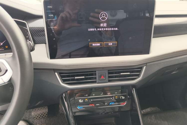 Used Volkswagen Tayron 2024 300TSI Two-Wheel-Drive Luxury Plus Advanced Version Audio And AC Panel