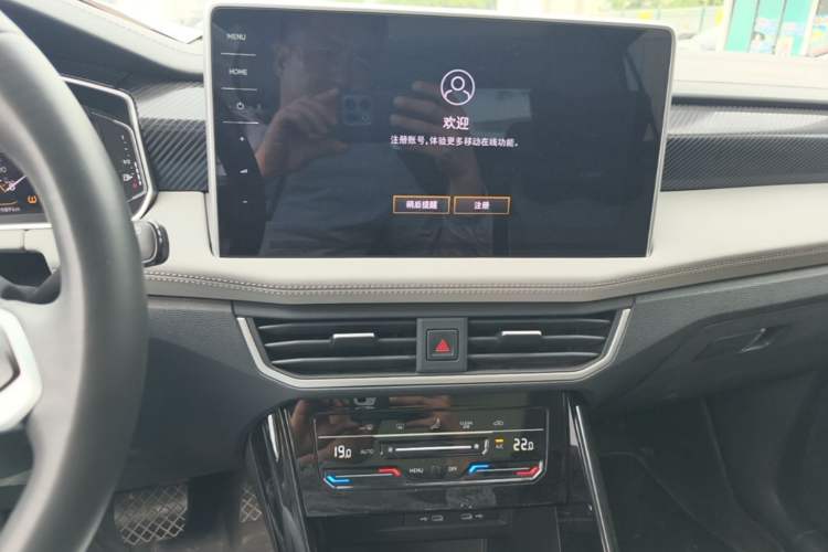 Used Volkswagen Tayron 2024 300TSI Two-Wheel-Drive Luxury Plus Advanced Version Audio And AC Panel