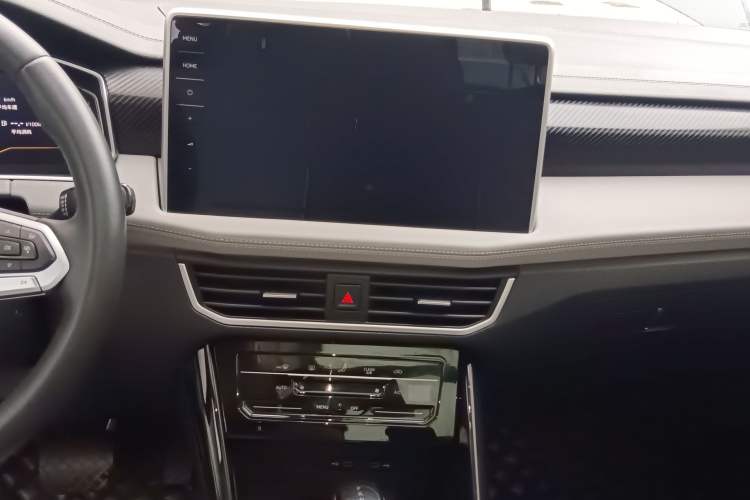 Used Volkswagen Tayron 2024 330TSI Two-Wheel Drive Luxury Plus Advanced Version Audio And AC Panel