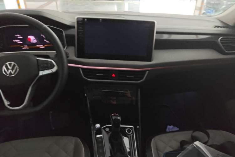 Used Volkswagen Tayron 2024 300TSI Two-Wheel-Drive Luxury Plus Advanced Version Audio And AC Panel