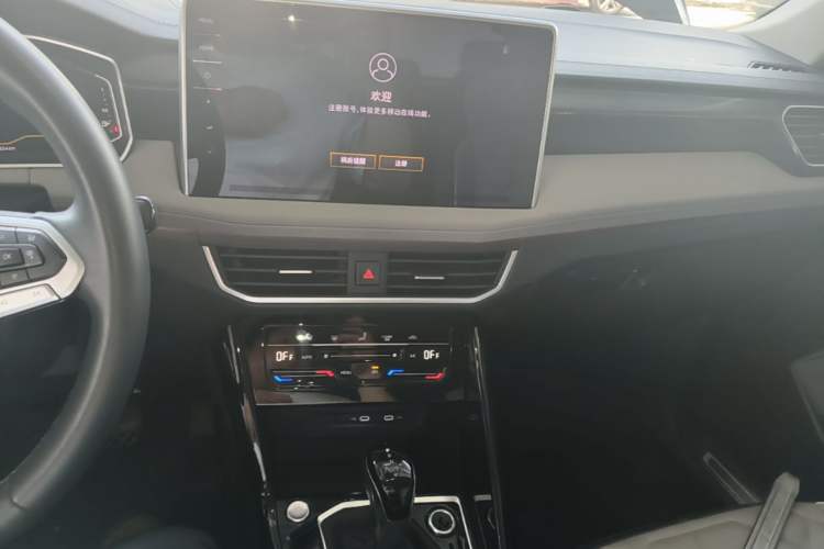 Used Volkswagen Tayron 2024 300TSI Two-Wheel-Drive Luxury Plus Advanced Version Audio And AC Panel