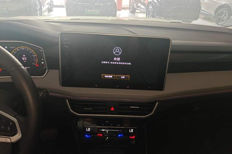 Used Volkswagen Tayron 2024 300TSI Two-Wheel-Drive Luxury Plus Advanced Version Audio And AC Panel