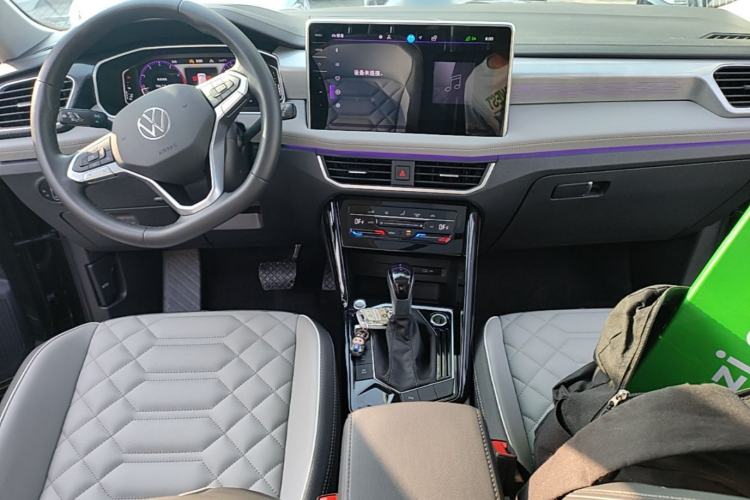 Used Volkswagen Tayron 2024 330TSI Two-Wheel Drive Luxury Plus Advanced Version Center Console