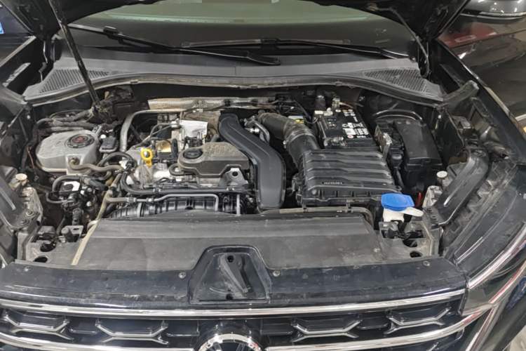 Used Volkswagen Tayron 2024 300TSI Two-Wheel-Drive Luxury Plus Advanced Version Engine Bay
