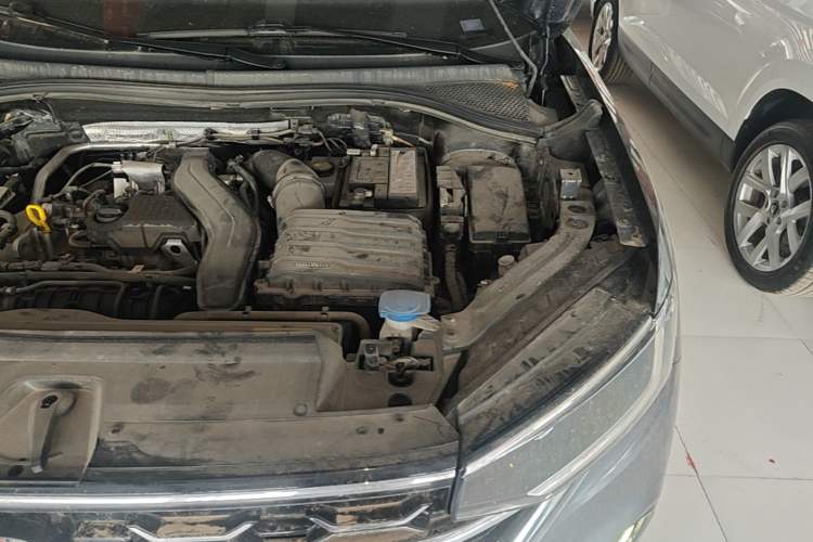 Used Volkswagen Tayron 2024 300TSI Two-Wheel-Drive Luxury Plus Advanced Version Engine Bay Left