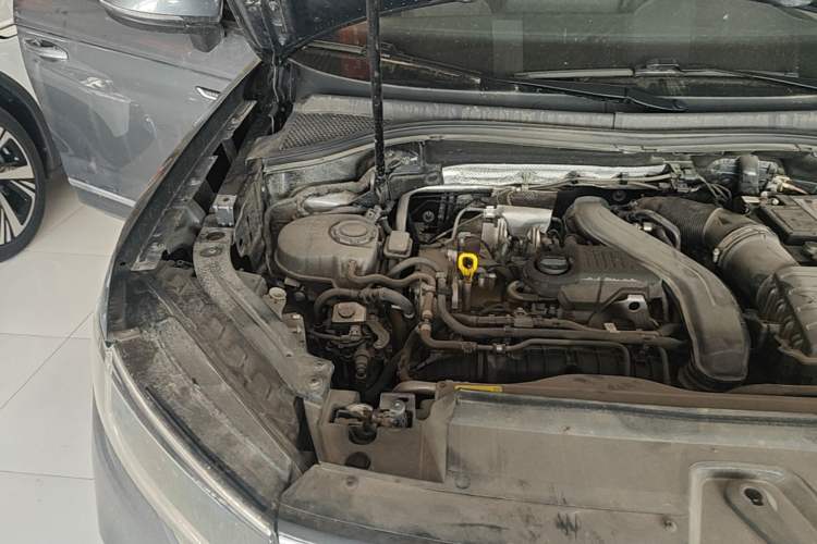 Used Volkswagen Tayron 2024 300TSI Two-Wheel-Drive Luxury Plus Advanced Version Engine Bay Right