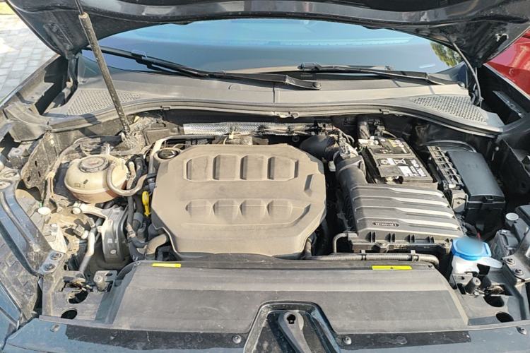 Used Volkswagen Tayron 2024 330TSI Two-Wheel Drive Luxury Plus Advanced Version Engine Bay
