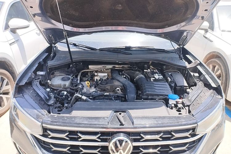 Used Volkswagen Tayron 2024 300TSI Two-Wheel-Drive Luxury Plus Advanced Version Engine Bay