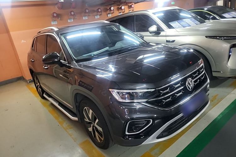 Used Volkswagen Tayron 2024 330TSI Two-Wheel Drive Luxury Plus Advanced Version Front Right 45 Deg