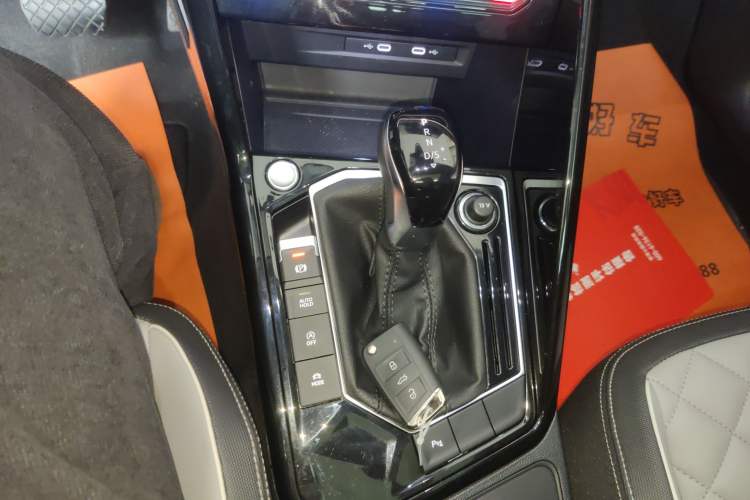 Used Volkswagen Tayron 2024 330TSI Two-Wheel Drive Luxury Plus Advanced Version Gear Lever