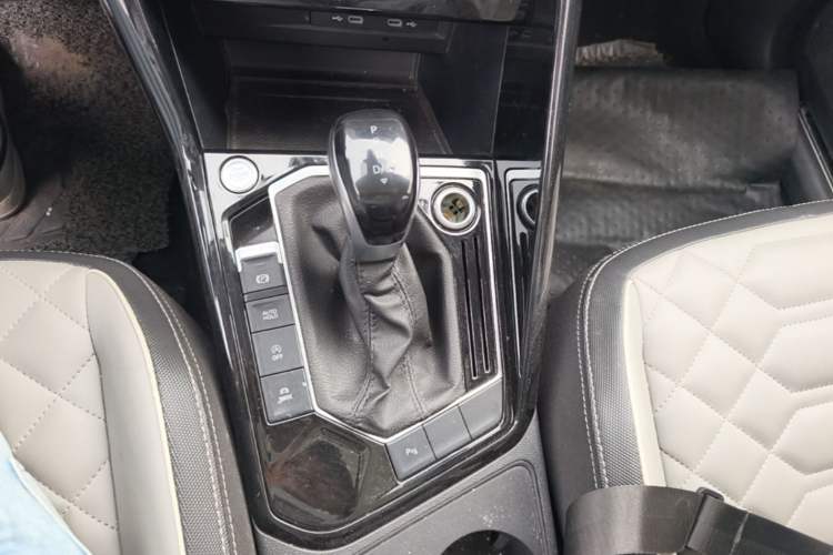 Used Volkswagen Tayron 2024 300TSI Two-Wheel-Drive Luxury Plus Advanced Version Gear Lever