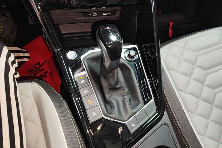Used Volkswagen Tayron 2024 300TSI Two-Wheel-Drive Luxury Plus Advanced Version Gear Lever
