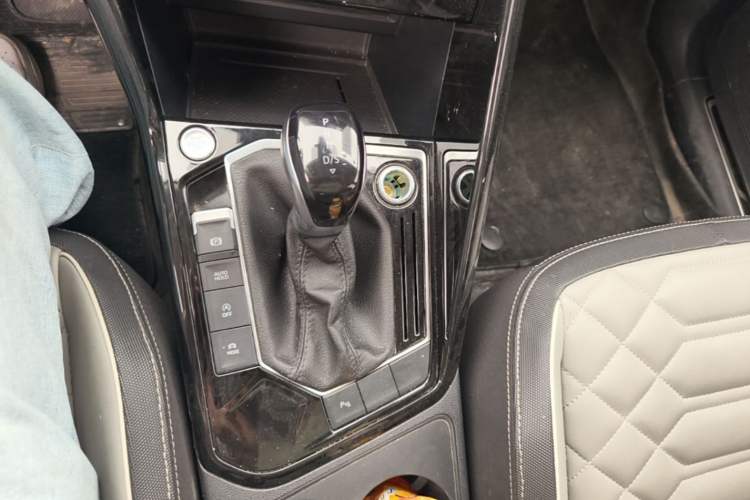 Used Volkswagen Tayron 2024 300TSI Two-Wheel-Drive Luxury Plus Advanced Version Gear Lever