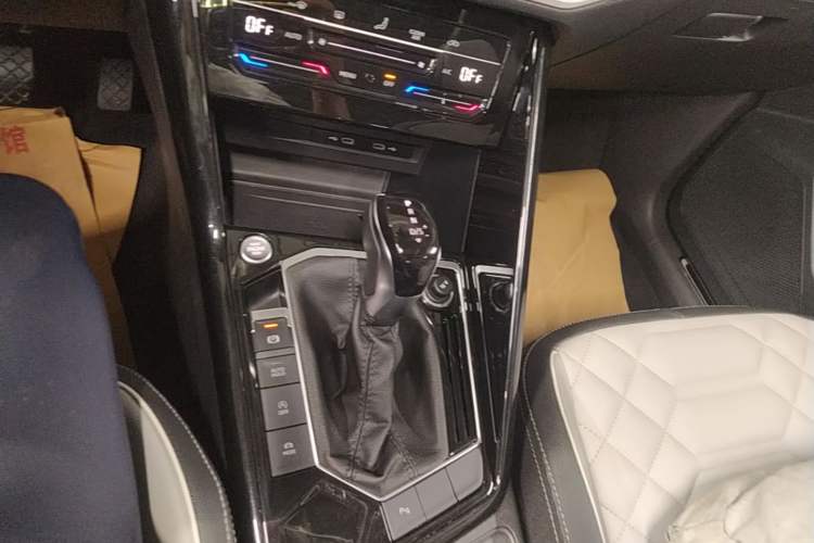 Used Volkswagen Tayron 2024 300TSI Two-Wheel-Drive Luxury Plus Advanced Version Gear Lever