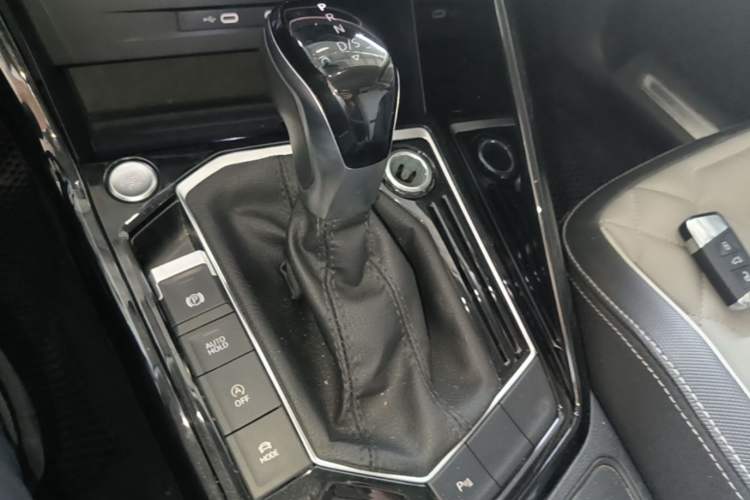 Used Volkswagen Tayron 2024 300TSI Two-Wheel-Drive Luxury Plus Advanced Version Gear Lever
