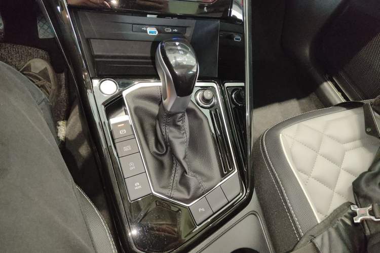 Used Volkswagen Tayron 2024 330TSI Two-Wheel Drive Luxury Plus Advanced Version Gear Lever