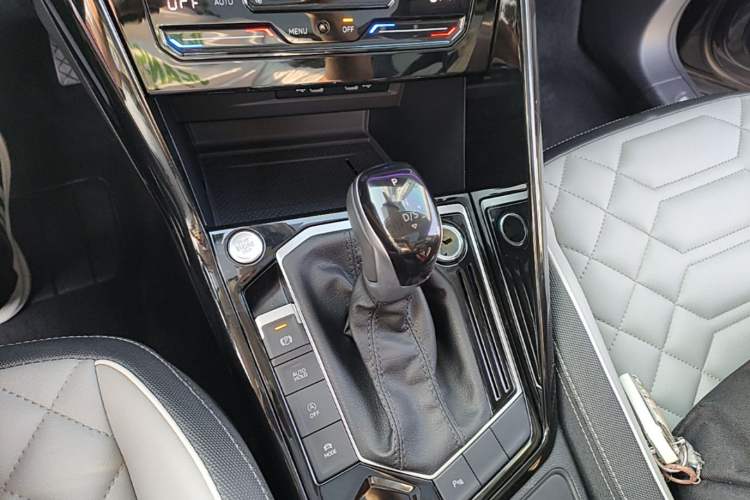 Used Volkswagen Tayron 2024 330TSI Two-Wheel Drive Luxury Plus Advanced Version Gear Lever