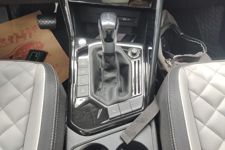 Used Volkswagen Tayron 2024 330TSI Two-Wheel Drive Luxury Plus Advanced Version Gear Lever
