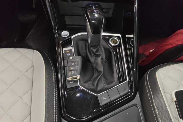 Used Volkswagen Tayron 2024 300TSI Two-Wheel-Drive Luxury Plus Advanced Version Gear Lever