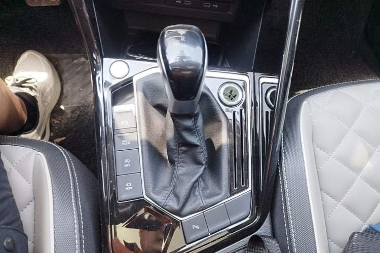 Used Volkswagen Tayron 2024 300TSI Two-Wheel-Drive Luxury Plus Advanced Version Gear Lever