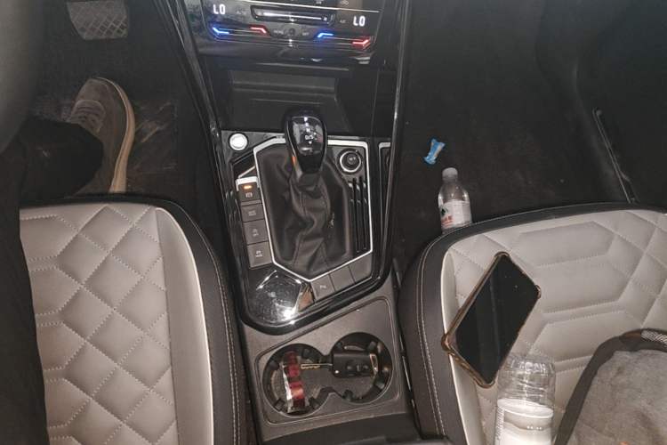 Used Volkswagen Tayron 2024 300TSI Two-Wheel-Drive Luxury Plus Advanced Version Gear Lever
