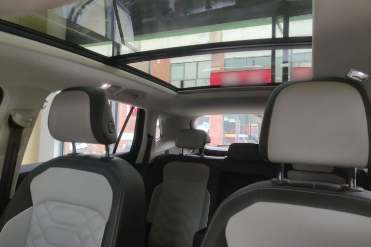 Used Volkswagen Tayron 2024 330TSI Two-Wheel Drive Luxury Plus Advanced Version Headliner
