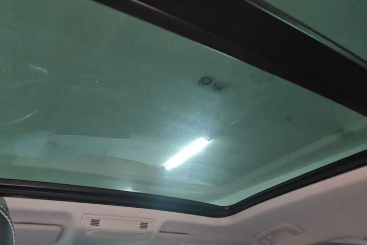 Used Volkswagen Tayron 2024 300TSI Two-Wheel-Drive Luxury Plus Advanced Version Headliner