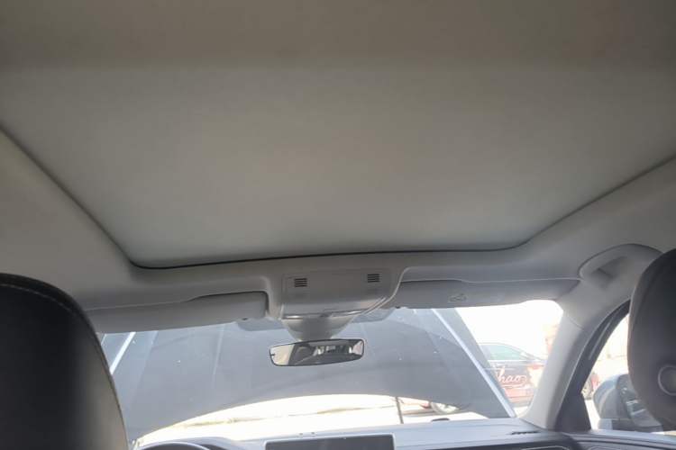 Used Volkswagen Tayron 2024 300TSI Two-Wheel-Drive Luxury Plus Advanced Version Headliner