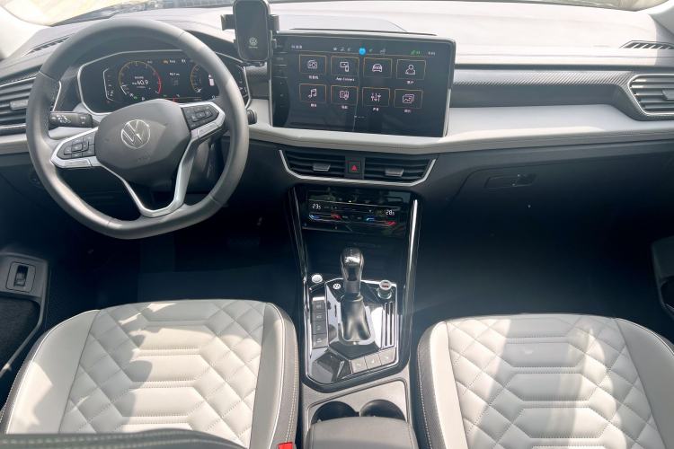 Used Volkswagen Tayron 2024 330TSI Two-Wheel Drive Luxury Plus Advanced Version Interior 2
